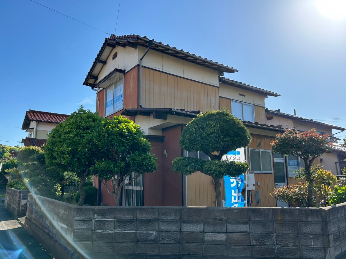 島根県益田市久城町の中古住宅の外観写真