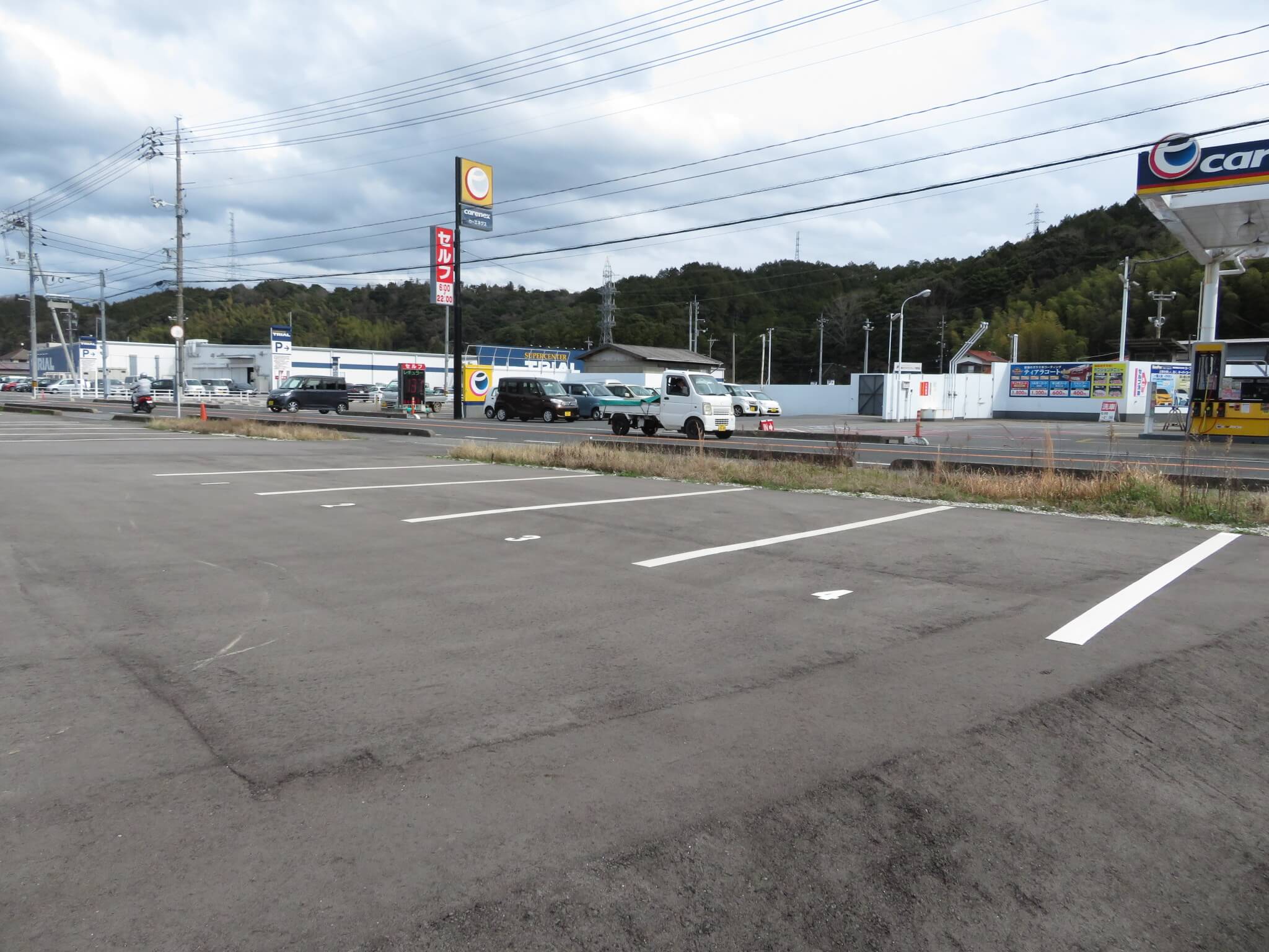 須子町トライアル前駐車場